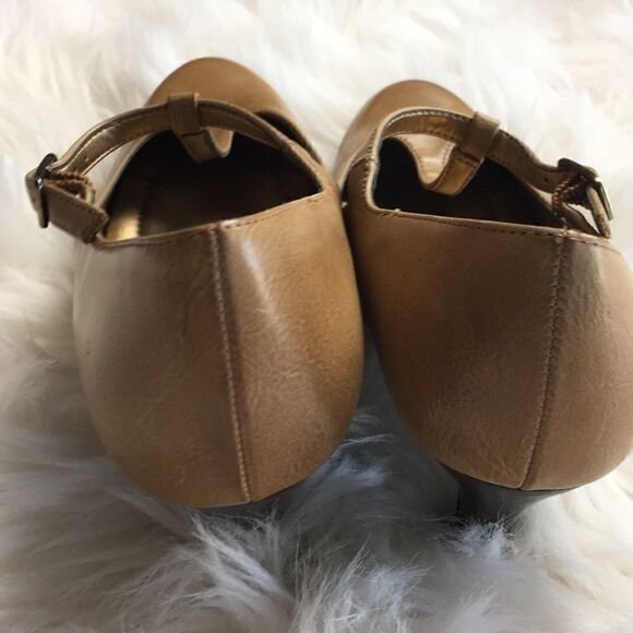 Coach and Four | Leather Mary Jane Pumps | 6.5 - Picture 5 of 7